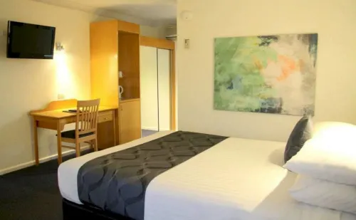 West End Motor Lodge Photos