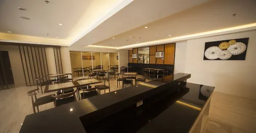 NS Royal Hotel Ăn uống Photos