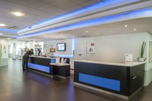Hôtel Ibis Budget Paris Porte de Montmartre Espaces publics Photos