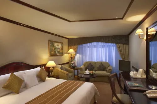Metropolitan Hotel Dubai Photos