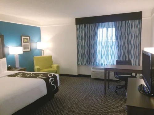La Quinta Inn & Suites by Wyndham Orlando Lake Mary Photos