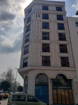 Four Seven Hotel Extérieur Photos