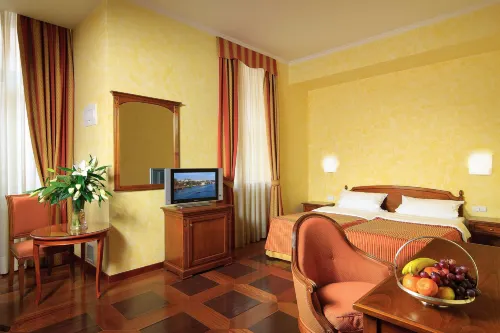 Hotel Kinsky Fountain Photos