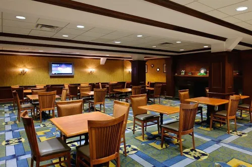 Hampton Inn Long Island-Brookhaven Restauration Photos