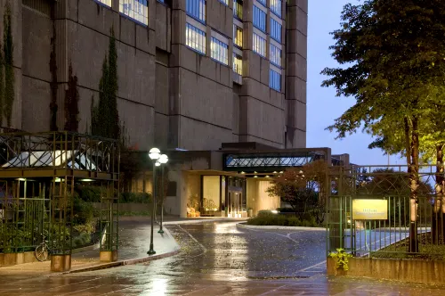 Hotel Bonaventure Montreal Exterior Photos
