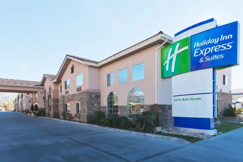 Holiday Inn Express & Suites Bishop Exterior Photos