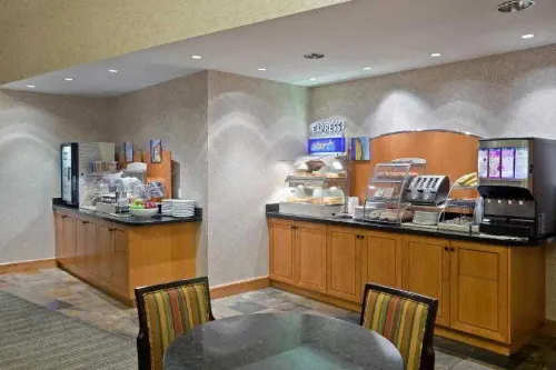 Holiday Inn Express Vancouver Airport-Richmond Dining Photos