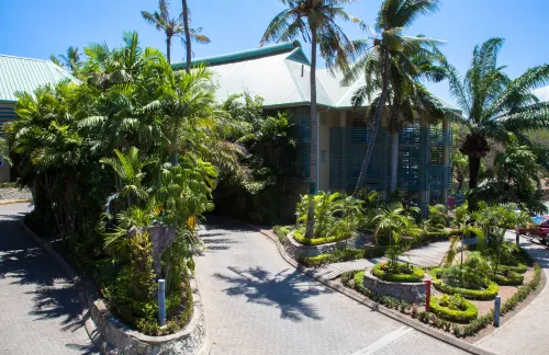 Gateway Hotel Exterior Photos