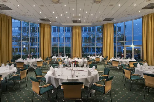 Wyndham Hannover Atrium Business Facilities Photos