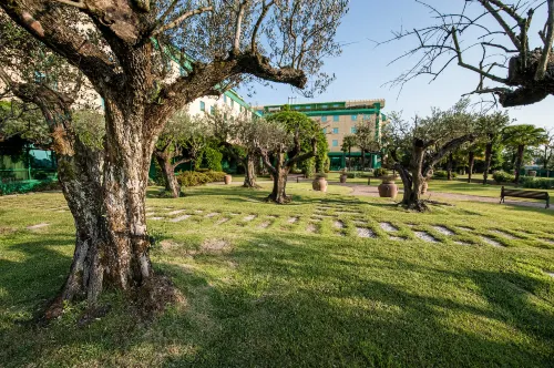 Royal Garden Assago Milano Esterni Photos