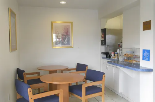 Ramada by Wyndham Anaheim Convention Center Dining Photos