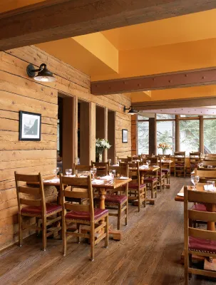 Emerald Lake Lodge Restauration Photos