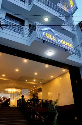 Full House Hotel Esterni Photos