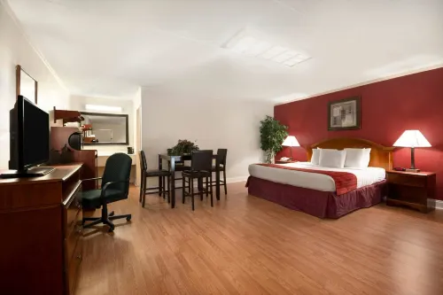 Days Inn & Suites by Wyndham Fort Bragg/Cross Creek Mall Photos