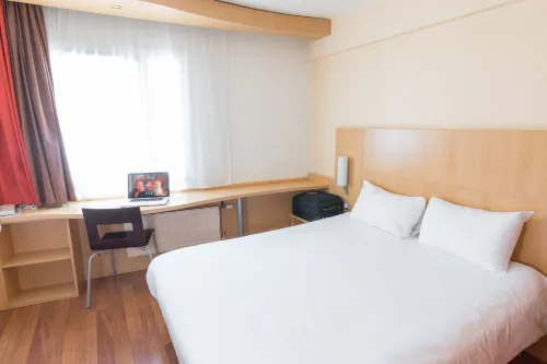 ibis Dunkerque Centre Photos