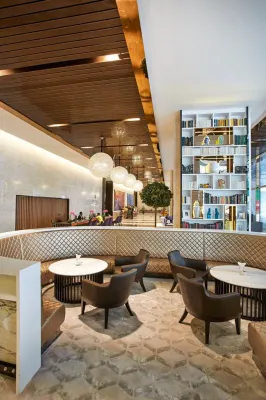 THE FACE Suites Hotel Area Publik Photos