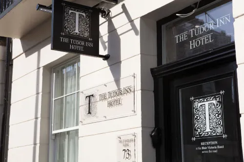 The Tudor Inn Hotel Esterni Photos