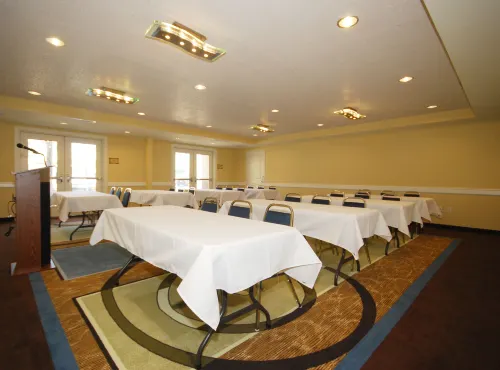 Best Western Plus Marina Gateway Hotel Business Facilities Photos