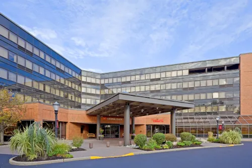 Crowne Plaza Edison Exterior Photos