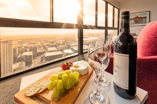 Meriton Suites Kent Street Dining Photos
