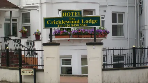 Cricklewood Lodge Hotel Exterior Photos
