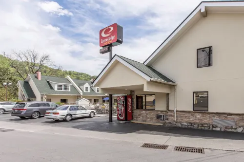 Econo Lodge Inn & Suites Gatlinburg at the Convention Center Featured Photos