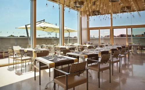 Nu Hotel Dining Photos