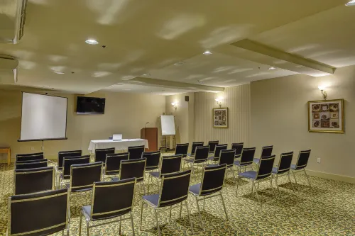 Best Western Peace Arch Inn Business Facilities Photos