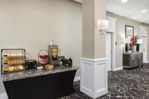 Ramada by Wyndham des Moines Airport Makanan Photos