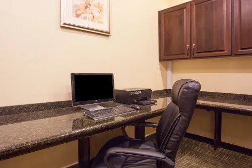 Holiday Inn Express & Suites Newport Public Areas Photos