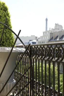 Hôtel Barrière Le Fouquet's À proximité de l'hôtel Photos