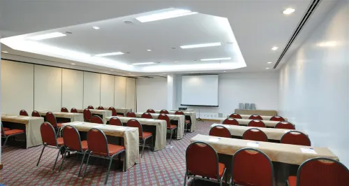 Golden Tulip Sharjah Бизнес-удобства Photos