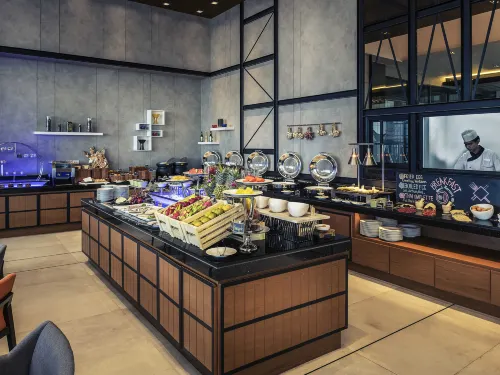 Mercure Bangkok Makkasan Makanan Photos
