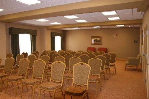 Hampton Inn by Hilton Garden City Long Island Espaces Affaires Photos