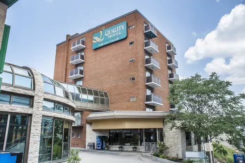 Quality Hotel Fallsview Cascade Exterior Photos