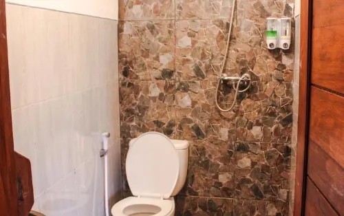 Griya Gribig Guest House Mitra RedDoorz Kamar Photos