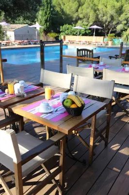 Hotel Spa Cassis – Heated Pool & Parking Restauranger Photos