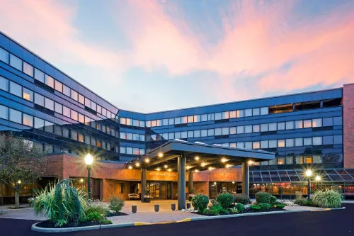 Crowne Plaza Edison Featured Photos