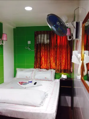 New London Hostel Rooms Photos
