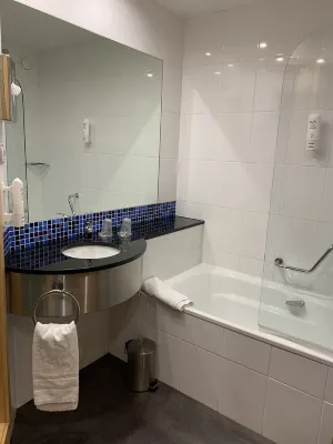 Holiday Inn Express Vitoria Rooms Photos