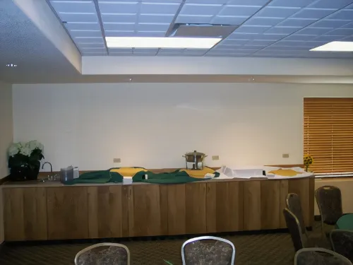 Best Western University Inn Restauration Photos