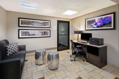 La Quinta Inn & Suites by Wyndham Miami Airport East Öffentliche Flächen Photos