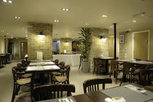 Kings Cross Inn Hotel Restauration Photos