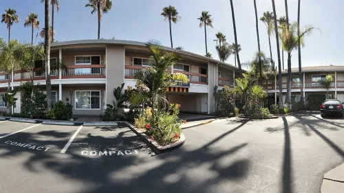 Best Western Plus Carriage Inn Exterior Photos