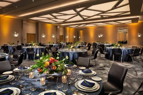 W Bellevue Dining Photos