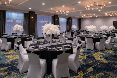 Holiday Inn & Suites Farmington Hills - Detroit NW Restauration Photos