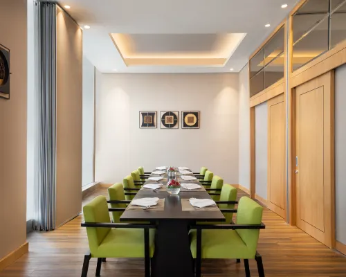 Holiday Inn & Suites Jakarta Gajah Mada Питание Photos