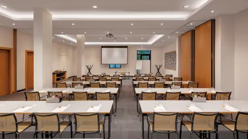 Holiday Inn Frankfurt - Alte Oper Business Photos