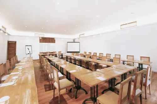 Adhisthana Hotel Fasilitas Bisnis Photos