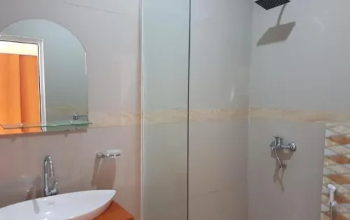 Three B Villa & Resto Banyuwangi Rooms Photos